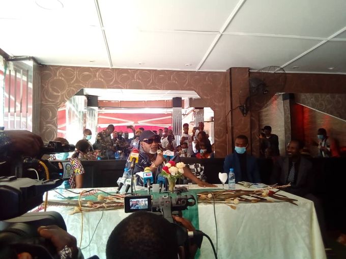 La légende de la Rumba Congolaise KOFFI OLOMIDE, donnant une conférence de presse ce jeudi 04 mars 2021 au Colisée à Yaoundé